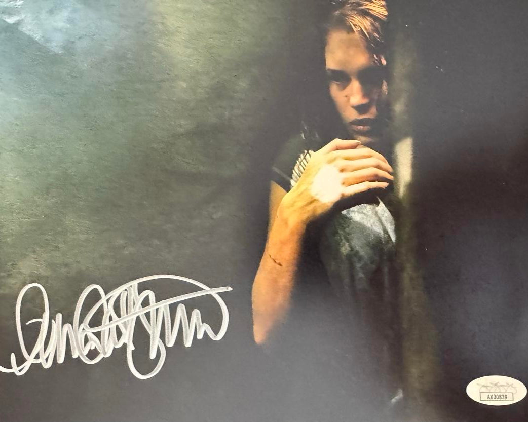Amanda Righetti Signed 8x10 Photo (Friday The 13th) - JSA COA